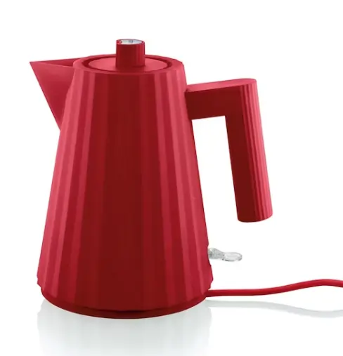 Bild von Roter Wasserkocher mit roter Schnur