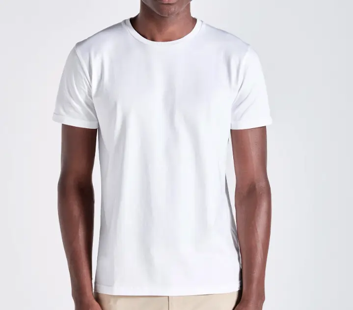 Bild von Mann mit weissem T-Shirt